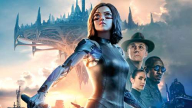 Alita Battle Angel (2019) 036 Rosa Salazar jako Alita, Christoph Waltz jako Dr Dyson Ido, Mahershala Ali jako Vector, Jennifer Connelly jako Chiren