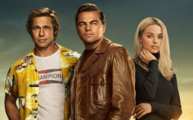 Pewnego razu... w Hollywood (2019) Once Upon a Time in Hollywood 009 Brad Pitt jako Cliff Booth, Leonardo DiCaprio jako Rick Dalton, Margot Robbie jako Sharon Tate