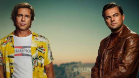 Pewnego razu... w Hollywood (2019) Once Upon a Time in Hollywood 011 Brad Pitt jako Cliff Booth, Leonardo DiCaprio jako Rick Dalton