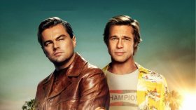Pewnego razu... w Hollywood (2019) Once Upon a Time in Hollywood 012 Leonardo DiCaprio jako Rick Dalton, Brad Pitt jako Cliff Booth
