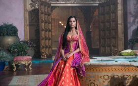 Aladyn (2019) Aladdin 006 Naomi Scott jako Jasmine