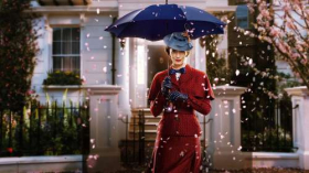 Mary Poppins powraca (2018) Mary Poppins Returns 010 Emily Blunt jako Mary Poppins