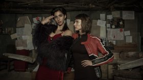 Dom z papieru 2017 Serial TV La casa de papel 018 Alba Flores jako Nairobi, Ursula Corbero jako Tokio