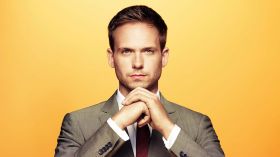 W garniturach (2011-2019) Suits Serial TV 012 Patrick J. Adams jako Michael James Ross