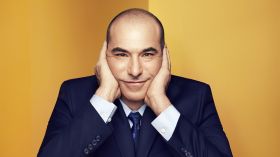 W garniturach (2011-2019) Suits Serial TV 014 Rick Hoffman jako Louis Marlowe Litt