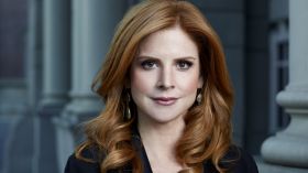 W garniturach (2011-2019) Suits Serial TV 017 Sarah Rafferty jako Donna Paulsen