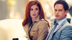 W garniturach (2011-2019) Suits Serial TV 022 Sarah Rafferty jako Donna Paulsen