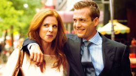 W garniturach (2011-2019) Suits Serial TV 027 Sarah Rafferty jako Donna Paulsen, Gabriel Macht jako Harvey Reginald Specter