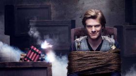 MacGyver 2016 serial TV 006 Lucas Till jako Angus MacGyver