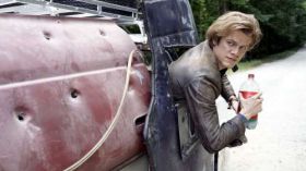 MacGyver 2016 serial TV 007 Lucas Till jako Angus MacGyver