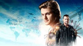 MacGyver 2016 serial TV 010 Lucas Till jako Angus MacGyver, George Eads jako Jack Dalton