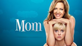 Mamuska (2013-) Mom Serial TV 002 Allison Janney jako Bonnie Plunkett, Anna Faris jako Christy Plunkett