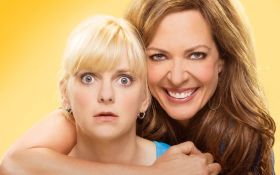 Mamuska (2013-) Mom Serial TV 009 Anna Faris jako Christy Plunkett, Allison Janney jako Bonnie Plunkett