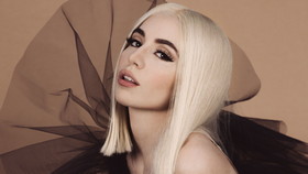 Ava Max 004