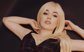 Ava Max 012