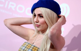 Ava Max 020