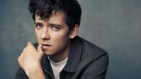 Sex Education 2019 Netflix 006 Asa Butterfield jako Otis Milburn