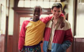 Sex Education 2019 Netflix 037 Ncuti Gatwa jako Eric Effiong, Asa Butterfield jako Otis Milburn