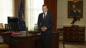 Designated Survivor (Serial TV 2016-2019) 005 Kiefer Sutherland jako Tom Kirkman