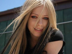 Avril Lavigne 19