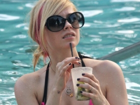Avril Lavigne 94