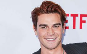 KJ Apa 007 2020