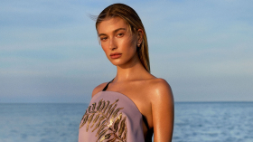 Hailey Baldwin Bieber 038 Elle 2020