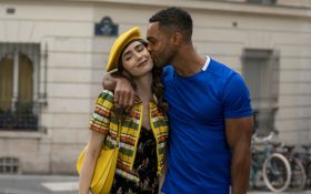 Emily w Paryzu (Emily in Paris) Serial 2020 021 Lily Collins jako Emily Cooper, Lucien Laviscount jako Alfie