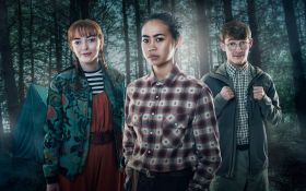 The A List (Serial TV 2018- ) 003 Georgina Sadler jako Petal, Rosie Dwyer jako Alex, Benjamin Nugent jako Harry