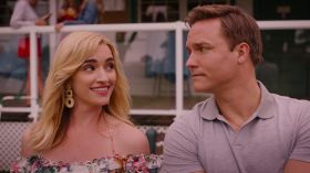 Ginny & Georgia (Serial TV 2021-) 005 Brianne Howey jako Georgia, Scott Porter jako Burmistrz Paul Randolph