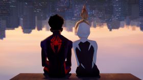 Spider-Man Poprzez multiwersum (2023) Spider-Man Across the Spider-Verse 008 Miles Morales i Gwen Stacy