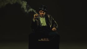 Pingwin (Serial TV 2024) The Penguin 013 Colin Farrell jako Pingwin (Oswald Cobblepot)