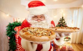 Swieta, Boze Narodzenie, Christmas 5120x3200 163 Swiety Mikolaj, Pizza, Kominek, Choinka