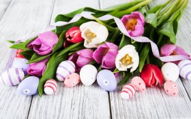Wielkanoc 722 Tulipany, Pisanki, Drewno