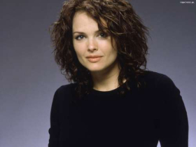 Dina Meyer 04