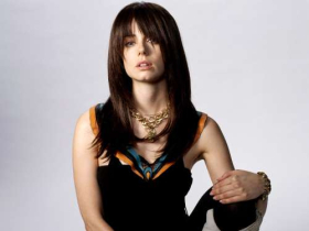 Mia Kirshner 06