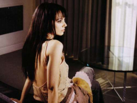 Mia Kirshner 16