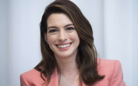 Anne Hathaway 77