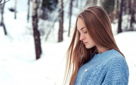 Kobieta, Girl 1845 Brunetka, Niebieski Sweter, Drzewa, Zima, Snieg