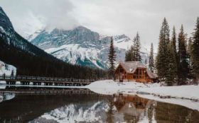 Zima, Winter 236 Jezioro Emerald Lake w Kanadzie, Park Narodowy Yoho, Kolumbia Brytyjska