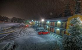 Zima, Winter 2560x1600 035 Motel, Parking, Samochody