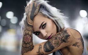 Tatuaze 068 Kobieta, Kolczyk w nosie, Makijaz