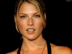 Ali Larter 08