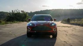 Aston Martin DBX 2020 001