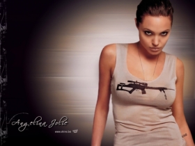 Angelina Jolie 40