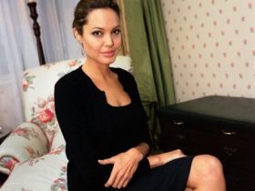 Angelina Jolie 75