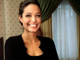 Angelina Jolie 85