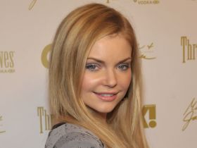 Izabella Miko 011