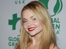 Izabella Miko