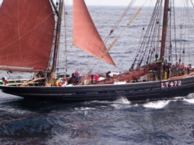 Jacht Excelsior with staysail